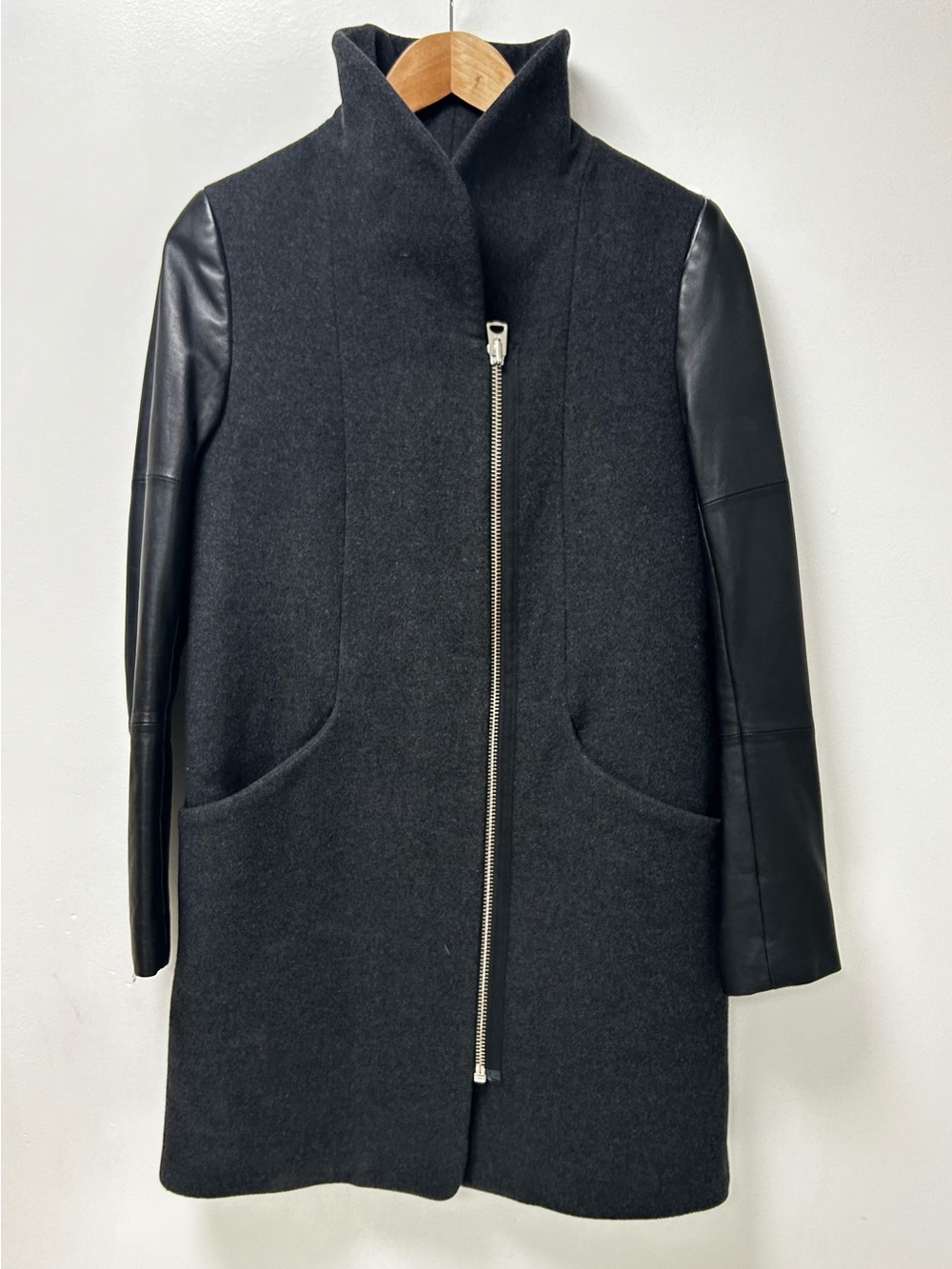 Wilfred Aritzia Wool Cashmere Coat Black Leather Sleeve Zip Front Jacket Size XS